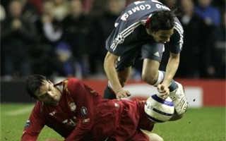 V体育官网-卡迪夫城客场惨败切尔西，偏离赢球足趾失败