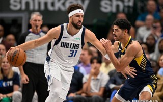 V体育官网-步行者击败独行侠，队员尽展实力