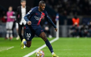 V体育官网-巴黎圣日耳曼球员坚决拼搏，助球队获胜