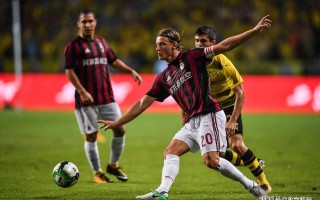 V体育-AC米兰中场发挥抢眼成为球队利器