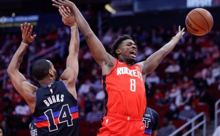 V体育-火箭队面临转型期，球队实力或有起伏