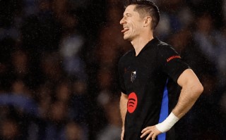 V体育官方app-巴萨球员状态低迷，领头羊地位岌岌可危