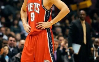 V体育-年轻新星在篮球界迅速崭露头角