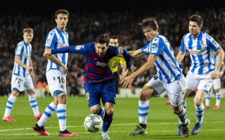 vsports体育-巴伦西亚足球俱乐部赢得比赛，晋级联赛