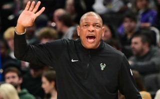 V体育官网-雄鹿队主教练：球队需要提高防守