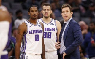 V体育官网-国王全队郁郁不得志，徘徊在常规赛中下游