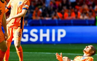 V体育-荷兰队逆转获胜，实力得到认可