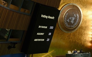 V体育官方app-柯隆客场大败，保级危机加剧