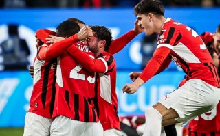 V体育-曼联大胜AC米兰，展现实力