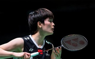 V体育官方app-丹尼斯轰下高分，率队逆袭夺冠