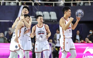 V体育-球员状态逐渐升温，比赛风云激烈紧张