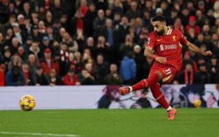 V体育官网-利物浦客场战胜埃弗顿，罗伯逊助攻萨拉赫破门