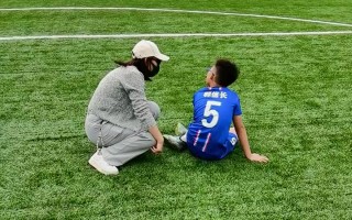 V体育-欧洲足球场上豪强对决，热情澎湃不可阻挡！