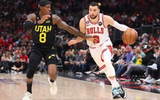 V体育官网-小牛击败爵士，年轻阵容崭露头角惊艳全场