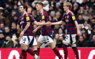 V体育-纽卡斯尔签下那不勒斯后卫，引发转会热议