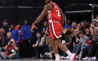 V体育-猛龙客场大胜国王，科怀-伦纳德全场砍下35分