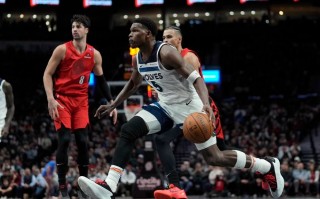 V体育-开拓者队连败情绪低落，主教练督促球员振作