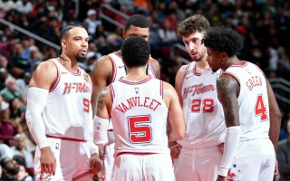 V体育官网-火箭队主场取胜，晋级西部半决赛