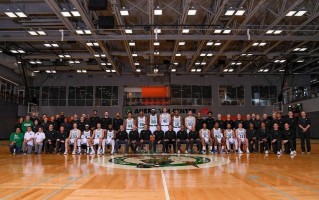 V体育官方app-澳洲球队球员合影留念，展现团队合作精神