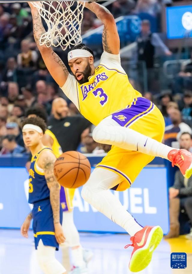V体育官方app-勇士后卫火力全开,让湖人束手无策-第2张图片-V体育 V体育官方app-勇士后卫火力全开,让湖人束手无策-第2张图片-V体育