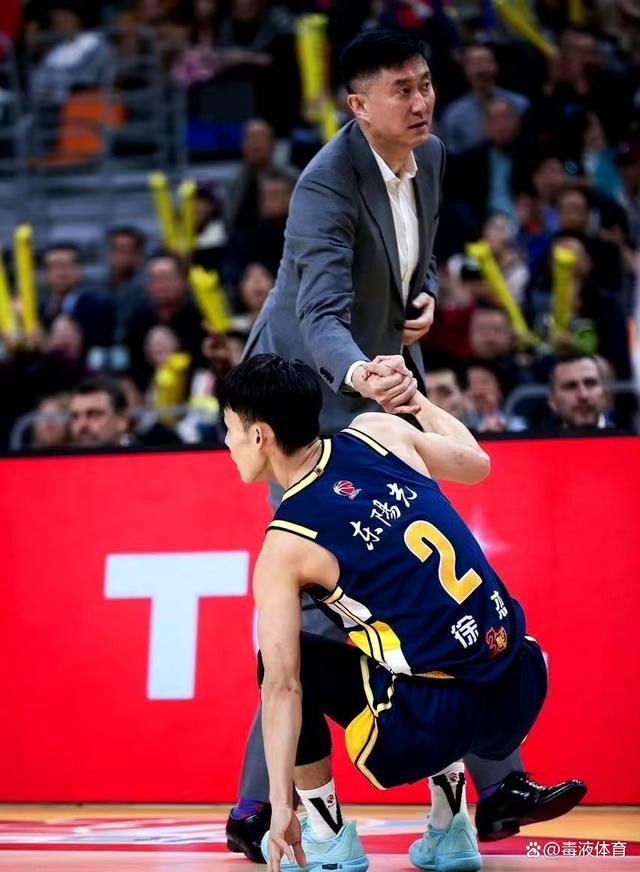 V体育官方app-快速展开反击,球队紧咬比分领先优势-第1张图片-V体育 V体育官方app-快速展开反击,球队紧咬比分领先优势-第1张图片-V体育