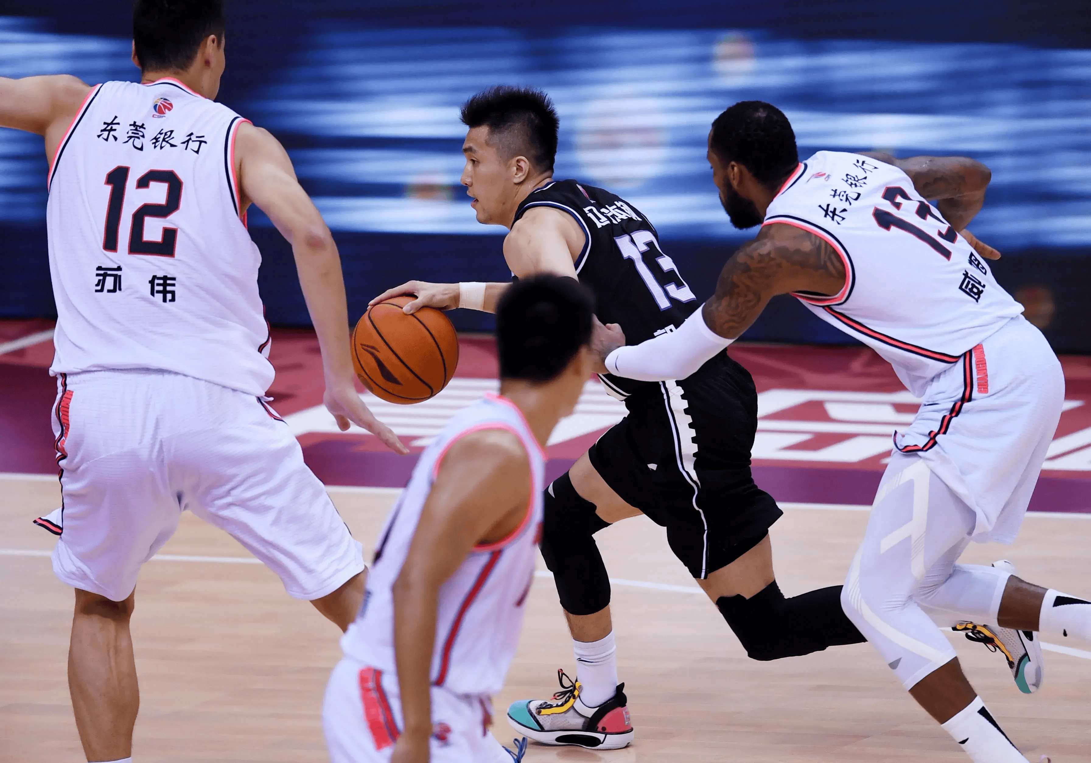 V体育官方app-CBA赛季热身赛掀起热潮,球迷热情高涨-第2张图片-V体育 V体育官方app-CBA赛季热身赛掀起热潮,球迷热情高涨-第2张图片-V体育