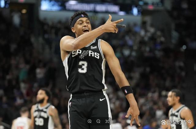 vsports体育-篮球名宿约翰逊发声支持勇士队,认为他们有冲击总冠军实力!-第2张图片-V体育 vsports体育-篮球名宿约翰逊发声支持勇士队,认为他们有冲击总冠军实力!-第2张图片-V体育