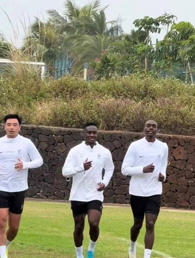 vsports体育-步行者队主教练麦克米兰督促队员加强训练，提升实力-第1张图片-V体育