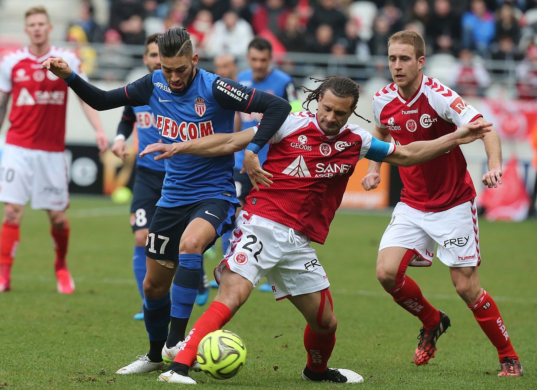 V体育-兰斯主场击败了巴黎，引起冠军悬念-第2张图片-V体育