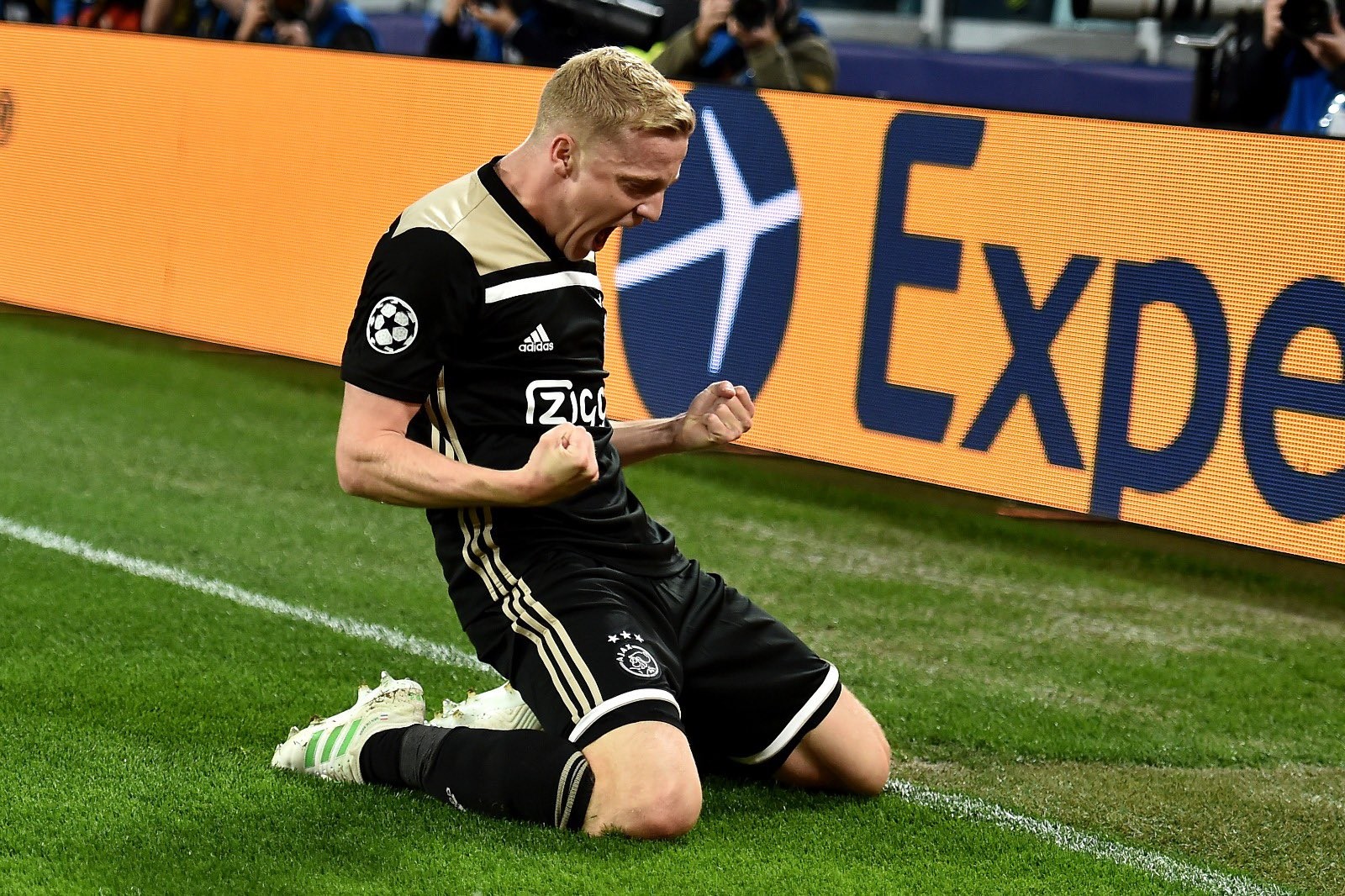 vsports体育-阿贾克斯小将范德贝克创下U21联赛纪录-第2张图片-V体育 vsports体育-阿贾克斯小将范德贝克创下U21联赛纪录-第2张图片-V体育