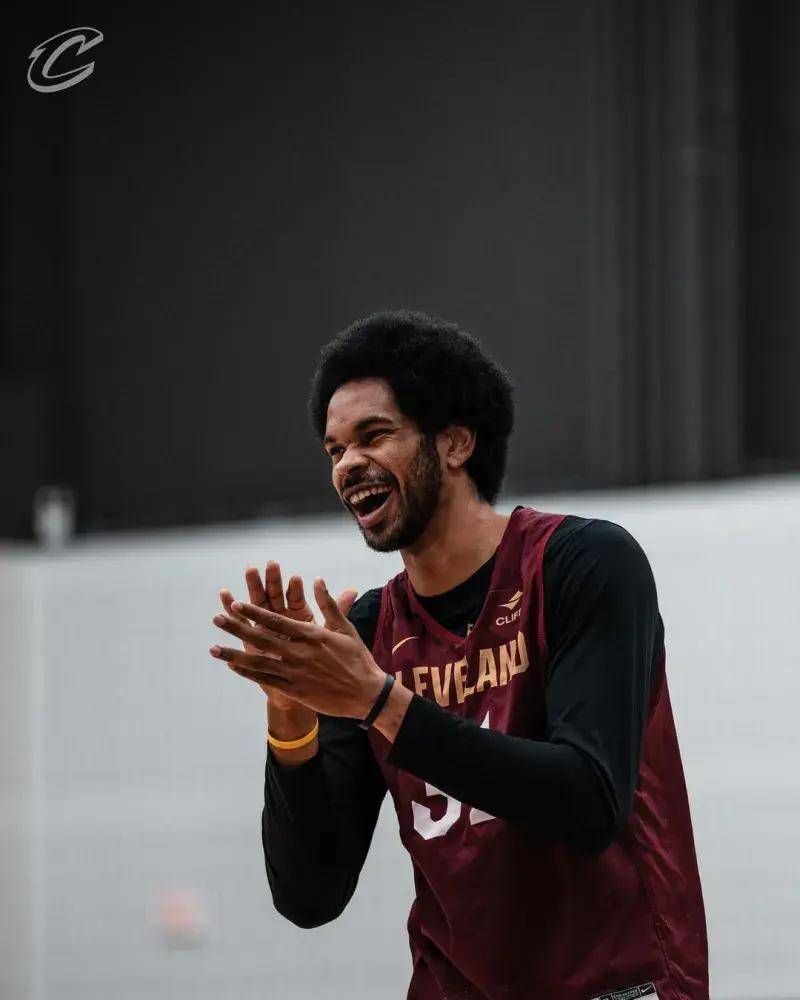 V体育-NBA球员新训练方式独家揭秘!近期备战情况曝光-第1张图片-V体育 V体育-NBA球员新训练方式独家揭秘!近期备战情况曝光-第1张图片-V体育