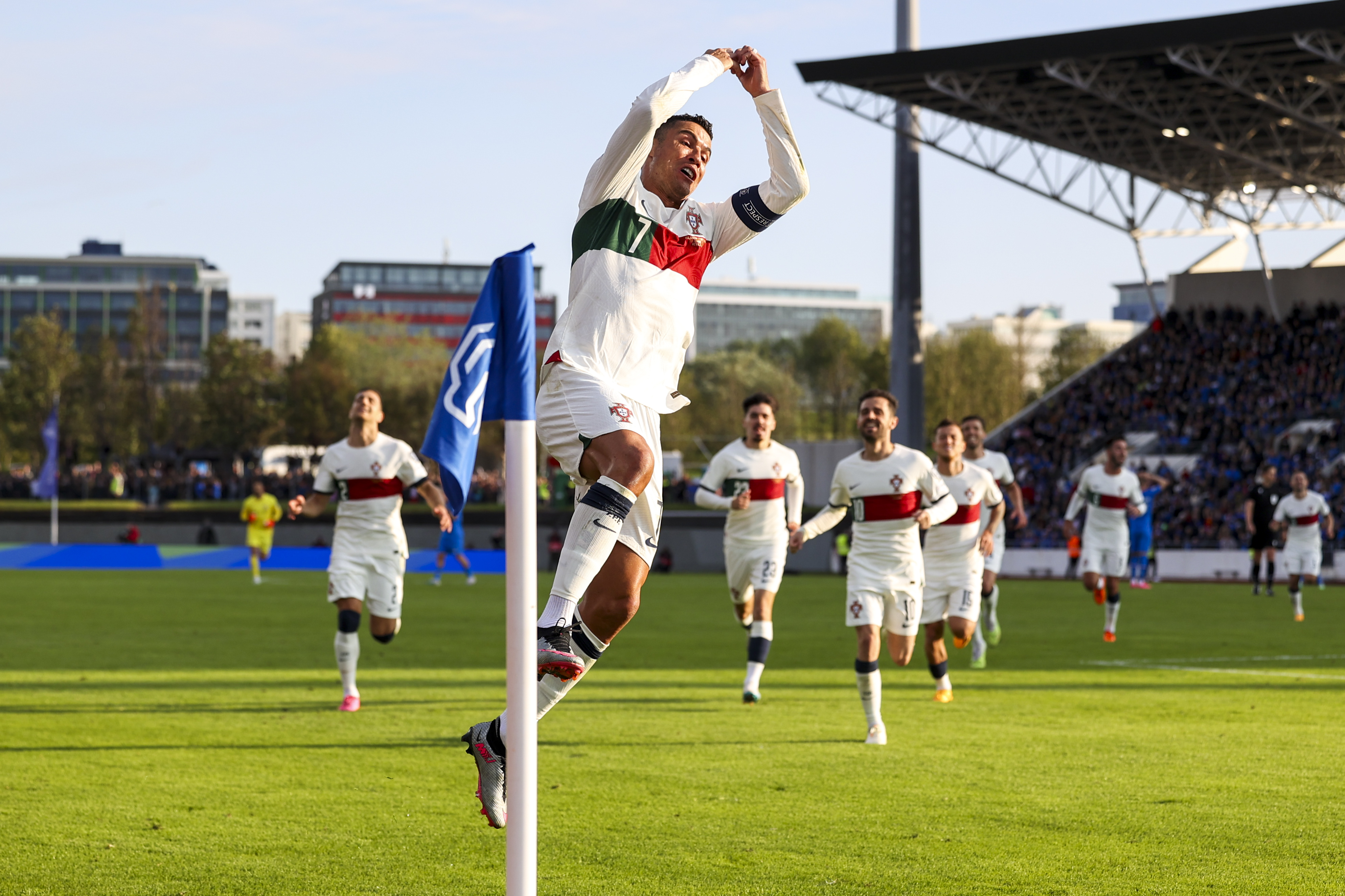 vsports体育-欧洲预选赛中各队争夺胜利-第1张图片-V体育 vsports体育-欧洲预选赛中各队争夺胜利-第1张图片-V体育