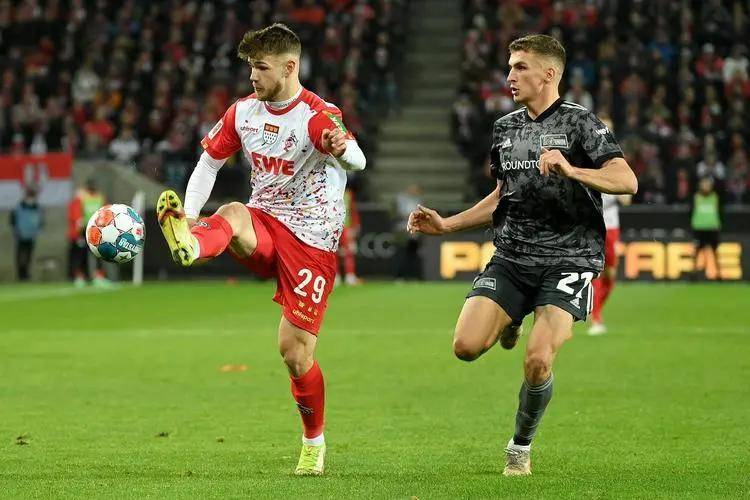 V体育-柏林联队员互相鼓励,积极备战比赛!-第2张图片-V体育 V体育-柏林联队员互相鼓励,积极备战比赛!-第2张图片-V体育