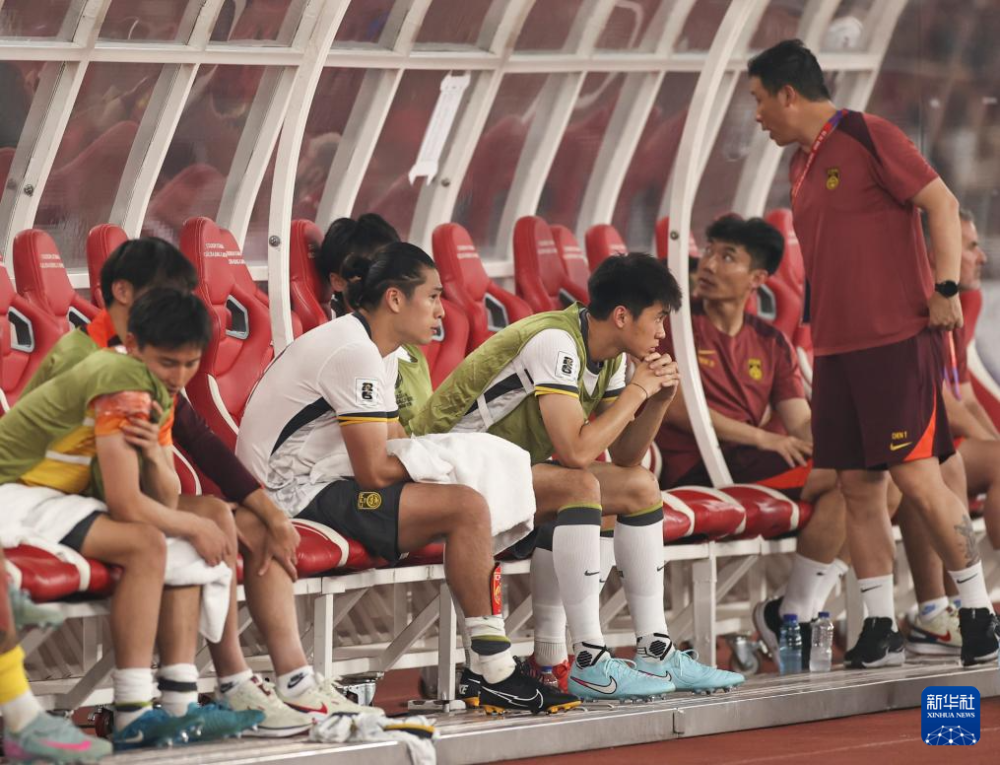 vsports体育-足球较量紧张刺激,局势扑朔迷离-第1张图片-V体育 vsports体育-足球较量紧张刺激,局势扑朔迷离-第1张图片-V体育