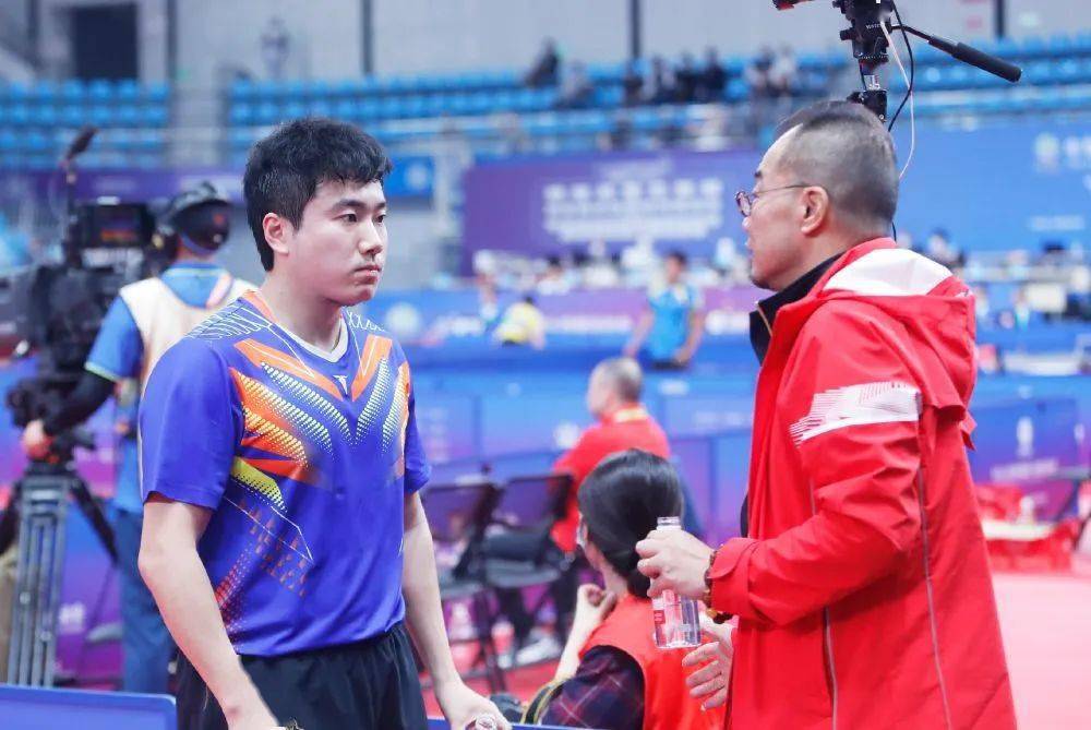 V体育-力挽狂澜！皮划艇选手稳分球-第2张图片-V体育