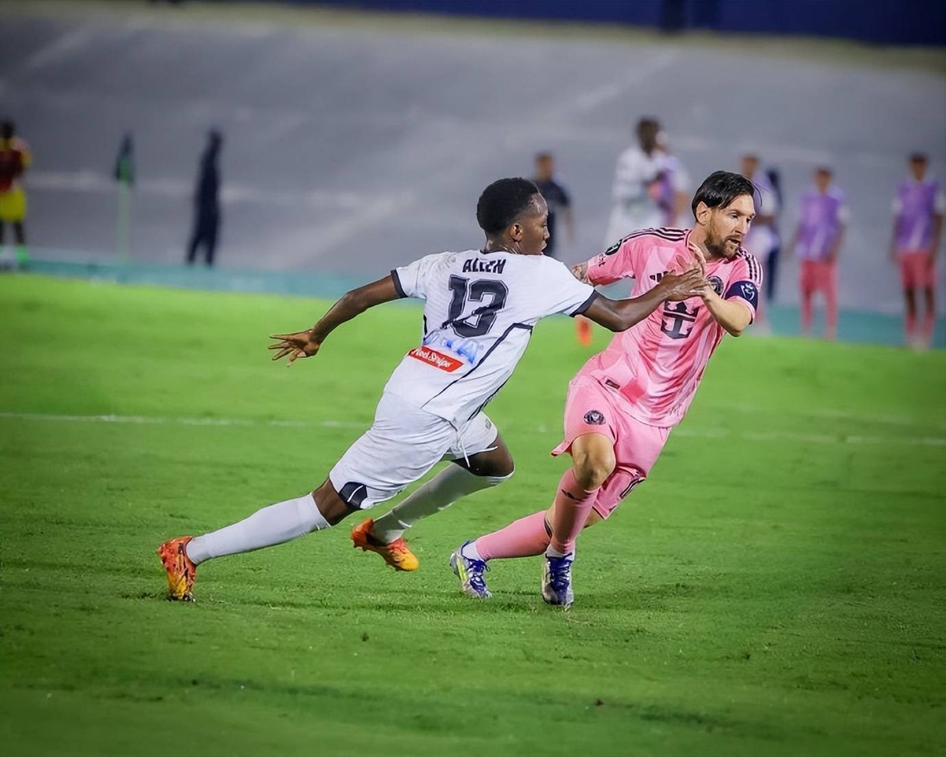 V体育官方app-梅西领头作战,欧锦赛半决赛众队搏命一搏-第1张图片-V体育 V体育官方app-梅西领头作战,欧锦赛半决赛众队搏命一搏-第1张图片-V体育