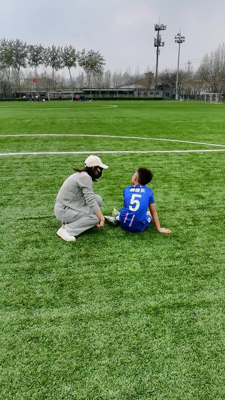 V体育-欧洲足球场上豪强对决,热情澎湃不可阻挡!-第1张图片-V体育 V体育-欧洲足球场上豪强对决,热情澎湃不可阻挡!-第1张图片-V体育