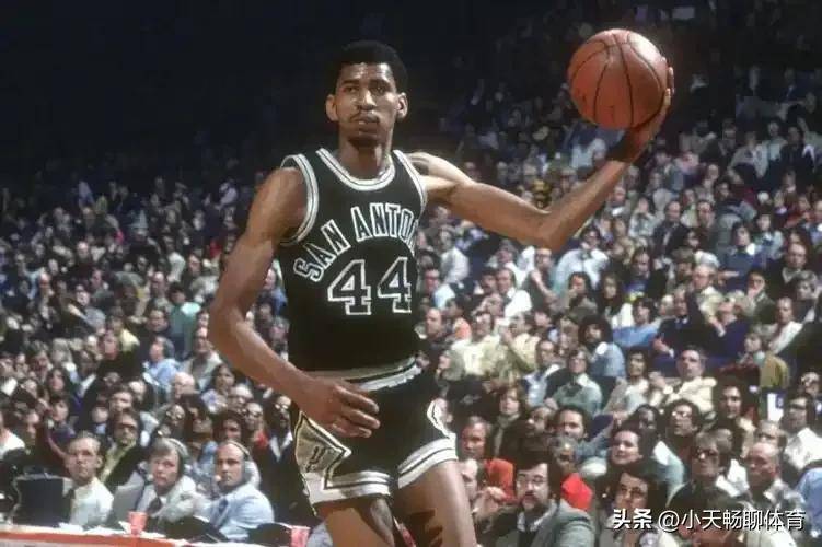 V体育官网-核心球员状态神勇,连续砍下得分高手-第2张图片-V体育 V体育官网-核心球员状态神勇,连续砍下得分高手-第2张图片-V体育