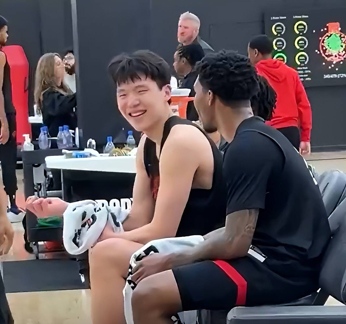 vsports体育-NBA新秀表现抢眼,教练赞不绝口-第1张图片-V体育 vsports体育-NBA新秀表现抢眼,教练赞不绝口-第1张图片-V体育