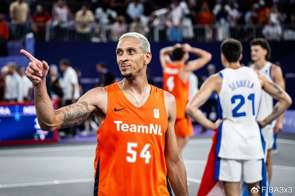 V体育-篮球联赛冠军争夺战进入白热化阶段-第1张图片-V体育 V体育-篮球联赛冠军争夺战进入白热化阶段-第1张图片-V体育